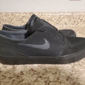 Nike size 12 men's Stefan Janoski all black 633014-022